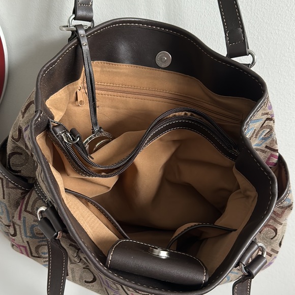 Gently used and lot of space for all of your things plus two side pockets. - Picture 3 of 3